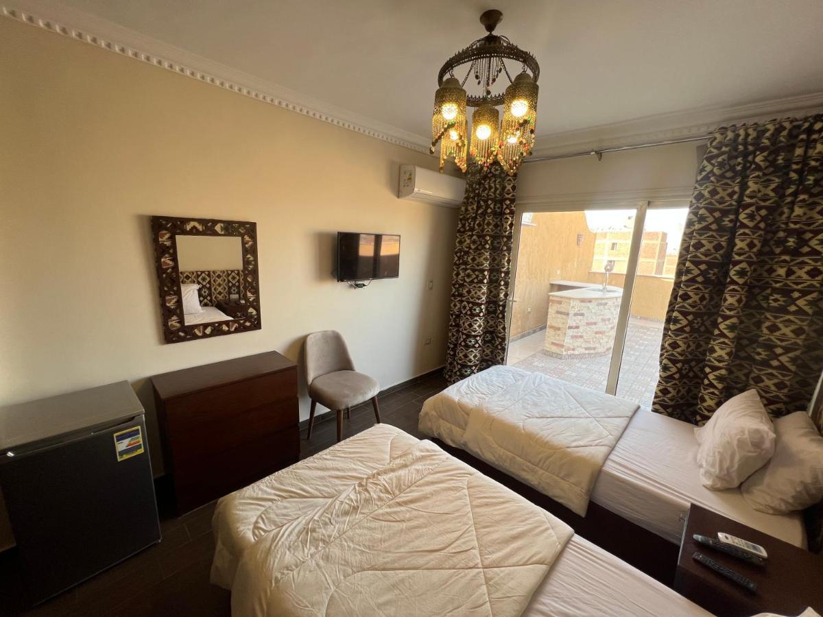 Bedouin Pyramids View Hotel Kafret el-Gabal Екстериор снимка